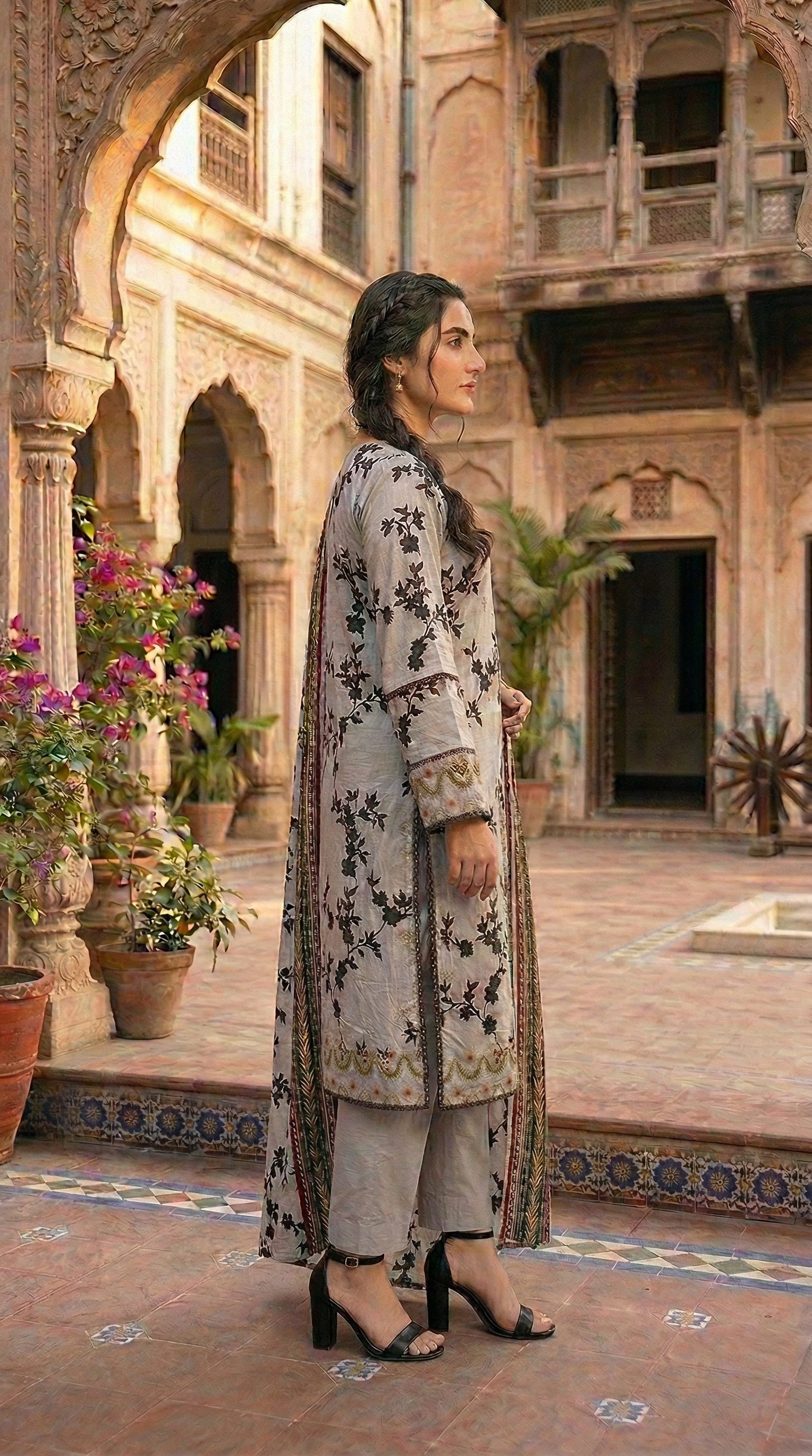 Side profile of elegant grey ethnic suit with flowing dupatta. Luxury women ethnic wear sapphire suit with floral printed dupatta.